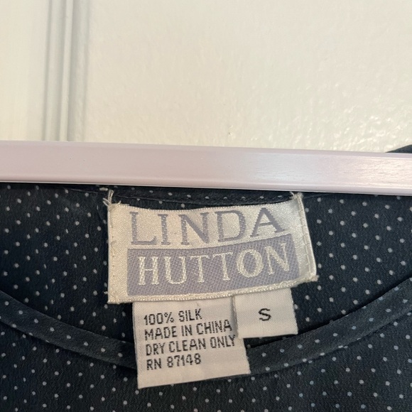 Vintage 100% Silk Linda Hutton Blue Sleeveless Relaxed Tank Top - Picture 3 of 4